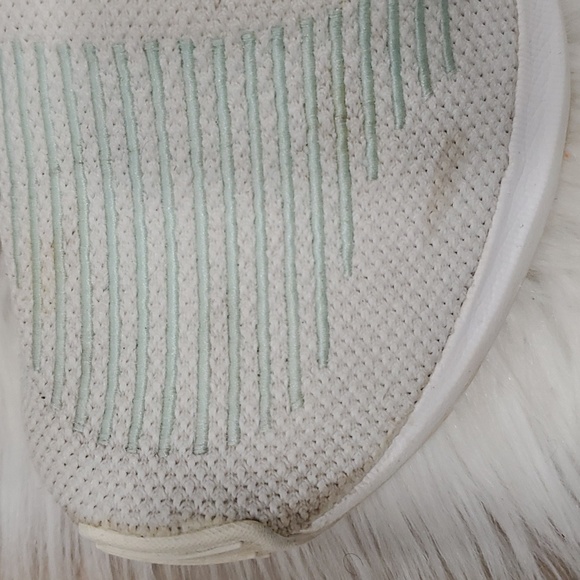 Adidas swift  woman's sneakers size 8.5 - Picture 2 of 13